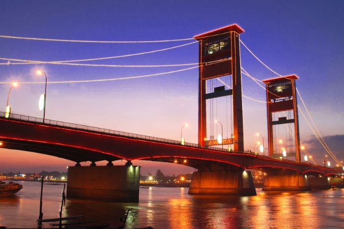 Jembatan Ampera: Simbol Sejarah yang Unik di Palembang