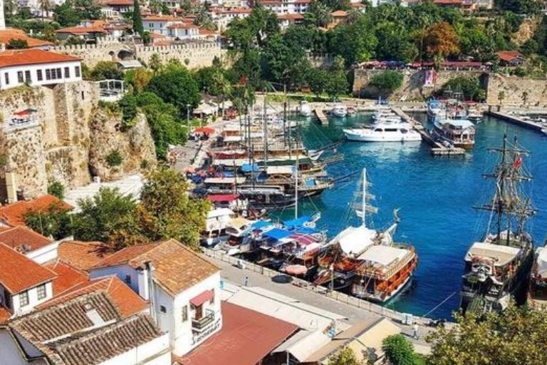 Gak Bakal Nyangka! Ini Nih Alasan Kenapa Antalya Jadi Destinasi Liburan Hits Tahun 2024