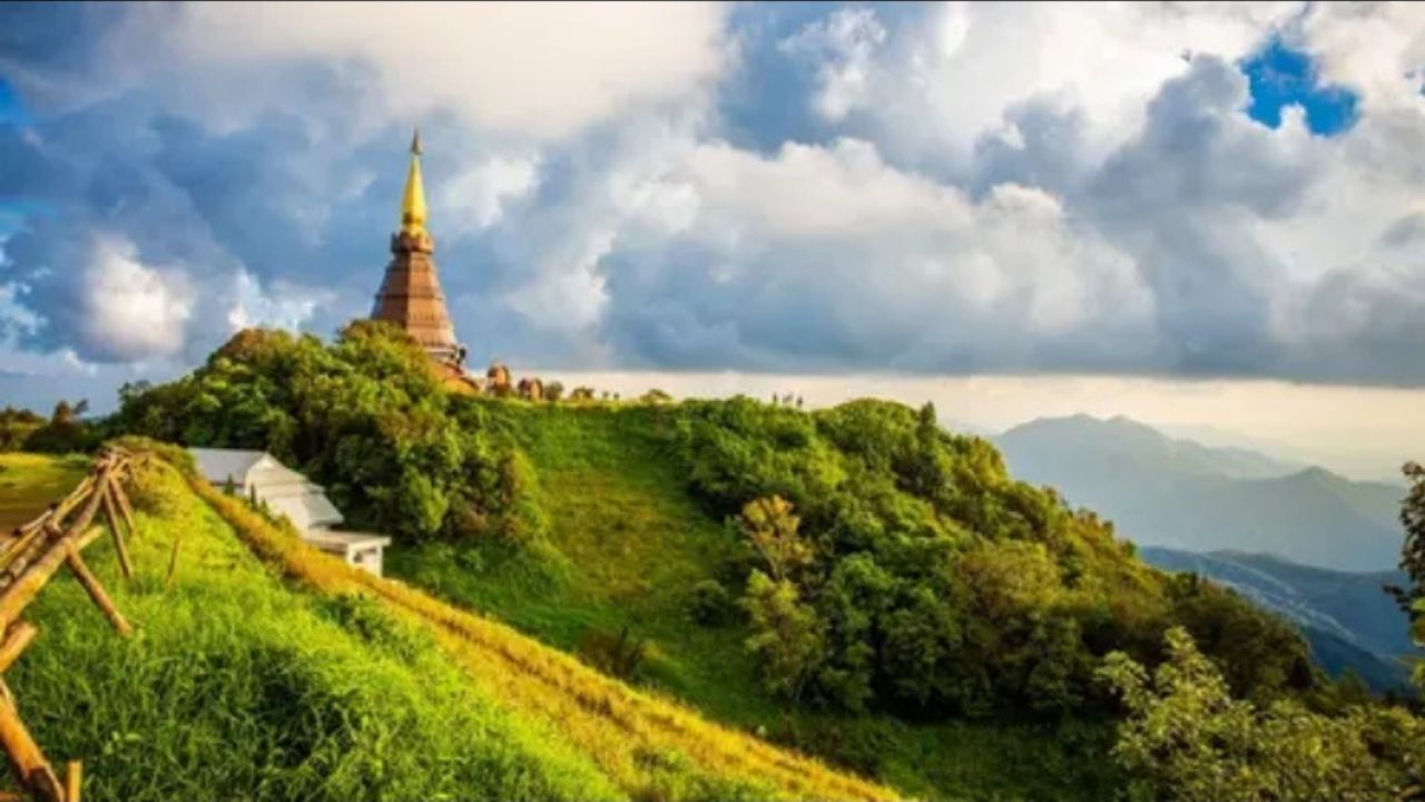 Mengungkap Pesona Chiang Mai: Kuil, Air Terjun, dan Perjalanan ke Pai