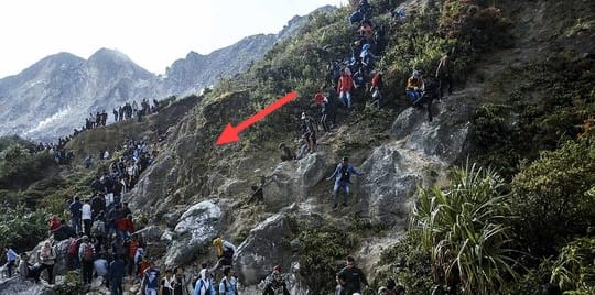 Merinding Mengungkap Misteri Pertemuan Pendaki dengan Orang Bunian di Gunung Jawa Barat