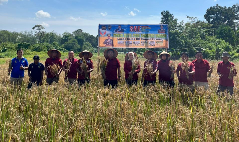 Dukung Program Ketahanan Pangan, Lapas Kelas IIB Empat Lawang Gelar Panen Raya Bersama Warga Binaan