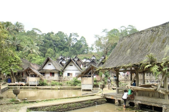Kampung Naga: Memelihara Tradisi di Tengah Modernitas