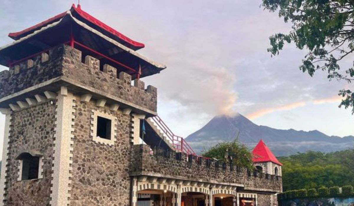 The Lost World Castle: Destinasi Wisata Ala Jepang di Lereng Gunung Merapi