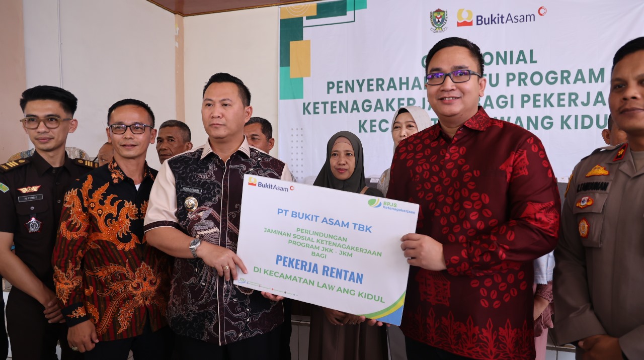 PT Bukit Asam Berikan Perlindungan Ketenagakerjaan untuk 500 Pekerja Rentan di Muara Enim