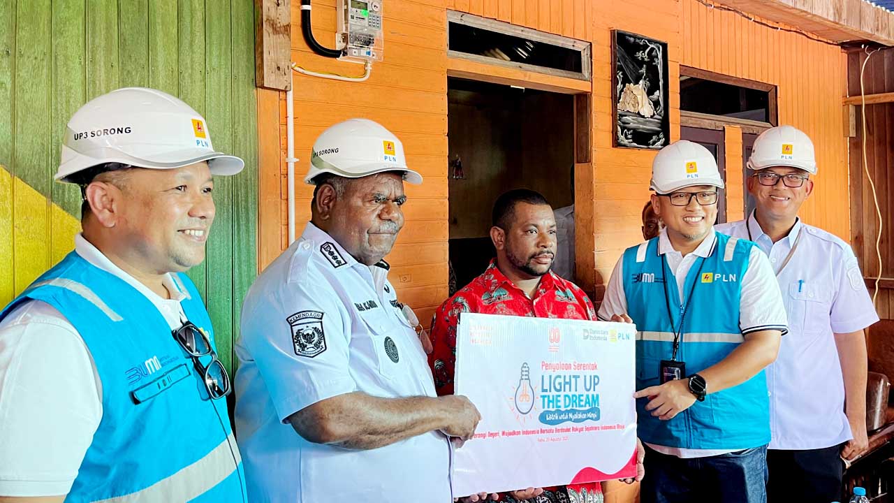 Kado HUT RI ke-80, PLN Salurkan Sambungan Listrik Gratis untuk 2.821 Keluarga Prasejahtera