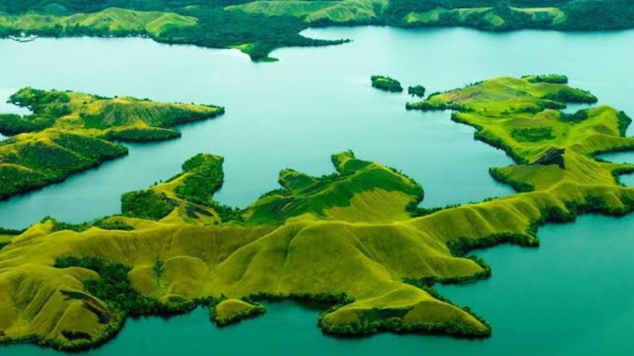 Pesona Danau Sentani: Surga Tersembunyi di Ujung Timur Indonesia