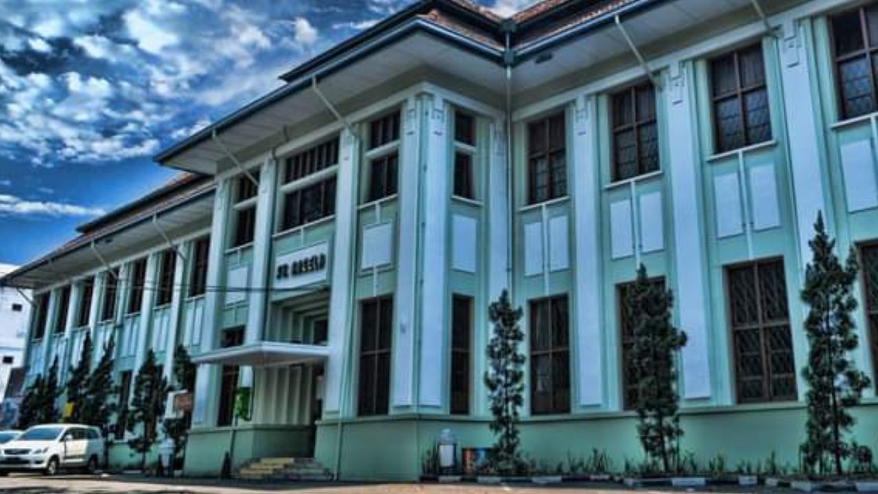 Misteri SMA St. Angela Bandung, Lukisan Rambut Panjang dan Konon Ada Arwah yang Bergentayangan