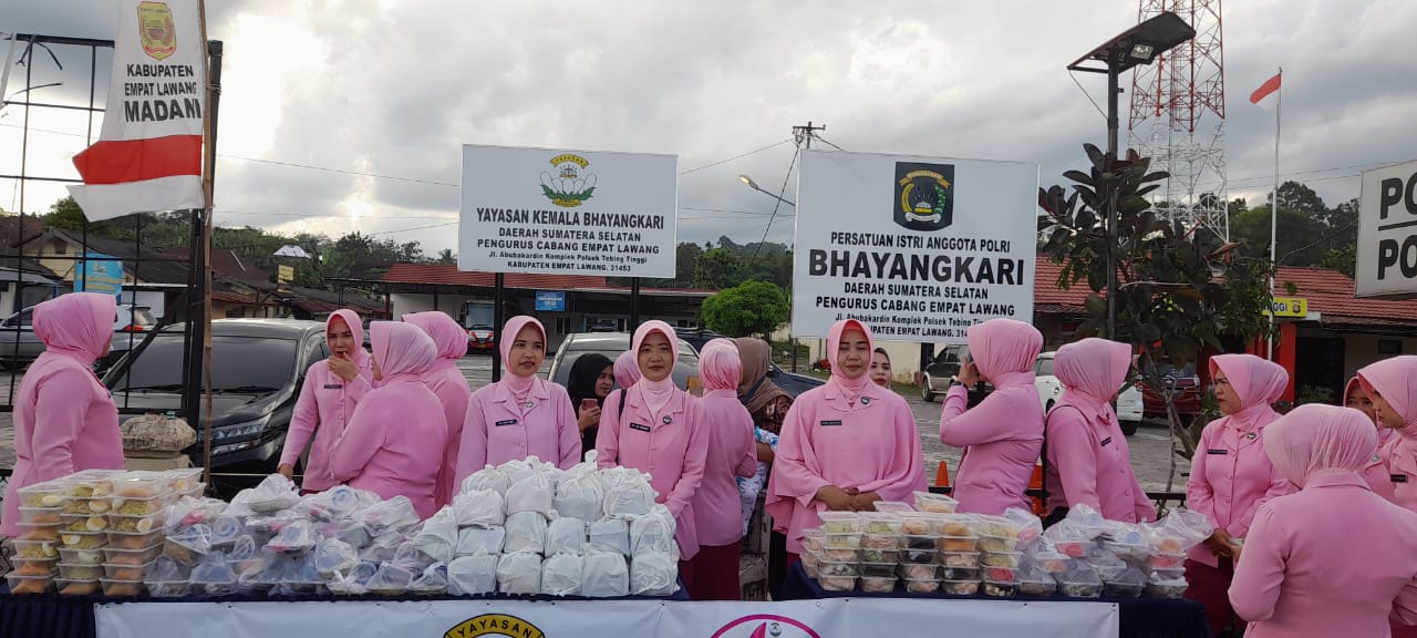 Ramai Wanita Berpakaian Pink di Pasar Tebing Tinggi, Ada Apa?