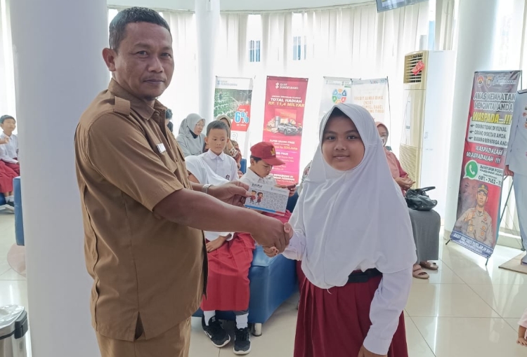 Kabar Gembira! 1.200 Siswa SD di Empat Lawang Terima Bantuan Rp 500 Ribu, Begini Harapannya