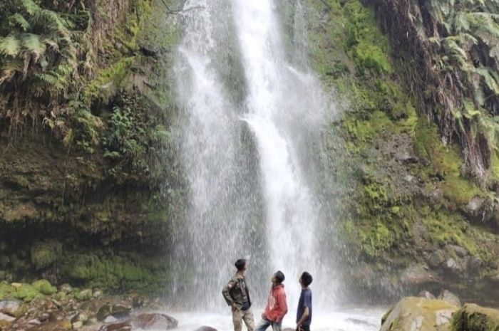 Tersembunyi Namun Menakjubkan: Air Terjun Kelat Magnet Baru Wisatawan di Empat Lawang