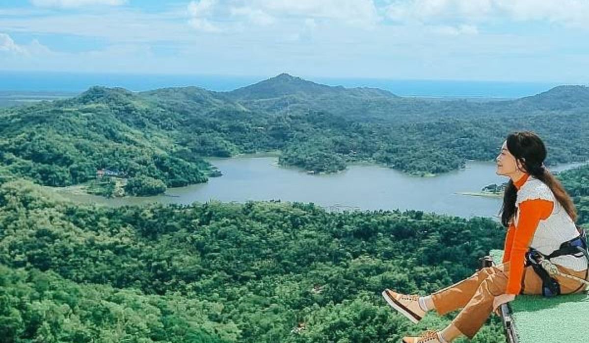 Keindahan Alam Danau Kalibiru: Destinasi Wisata di Kulon Progo yang Memukau Cocok Untuk poto Dari Ketinggian