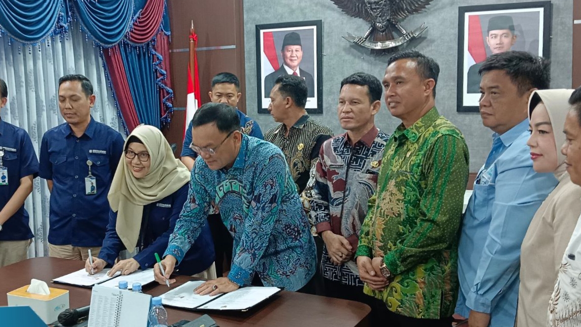 Bupati Joncik & Wabup Arifai Tuntaskan Janji: Infrastruktur Jalan Digarap, BPJS Kesehatan Kembali Aktif