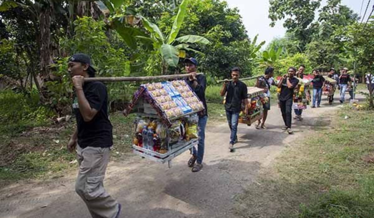 Mengulik Potret Tradisi Unjungan Leluhur di Indramayu: Ungkapan Syukur Hasil Pertanian