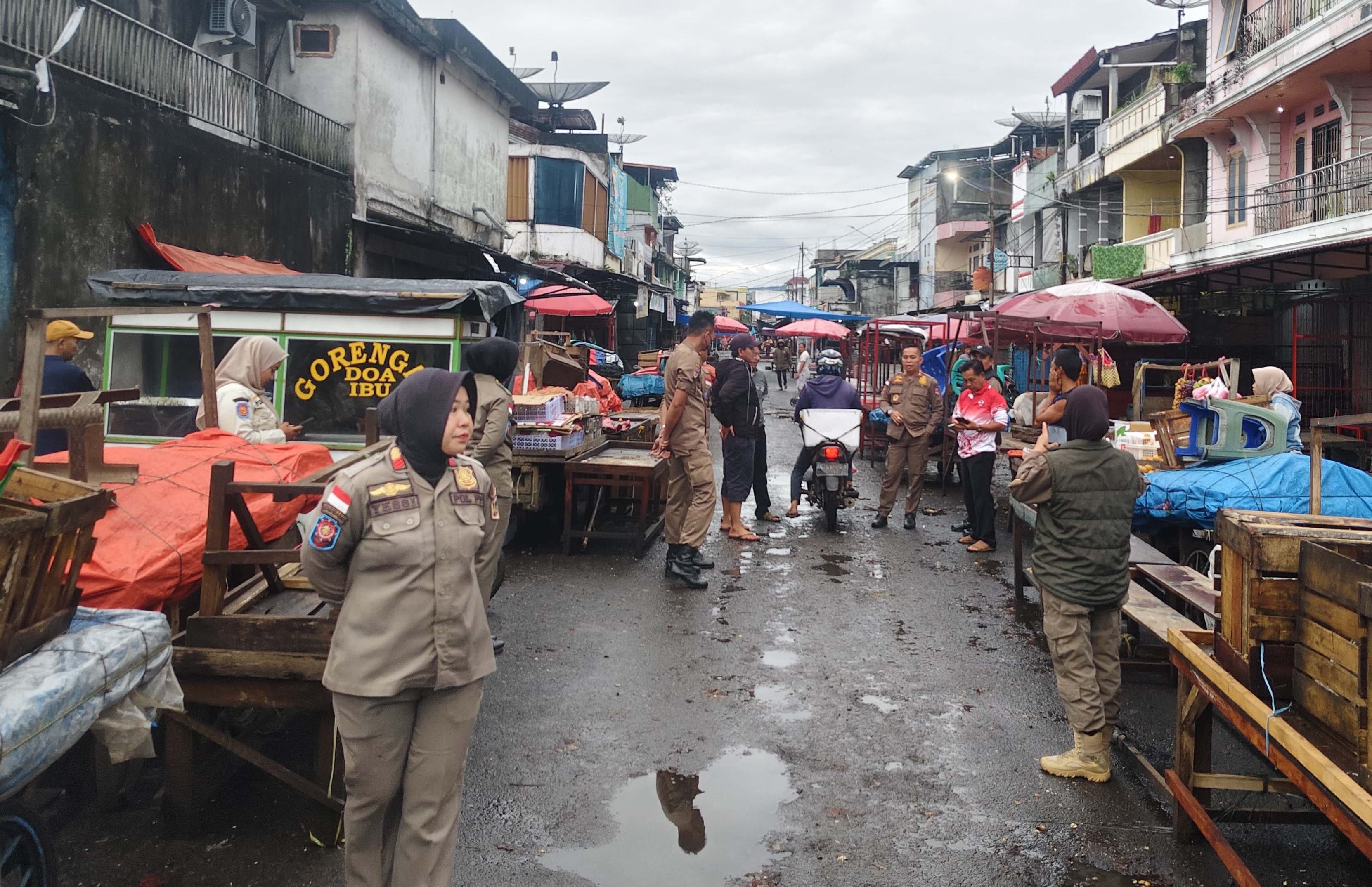 Pemkot Pagaralam Tertibkan PKL di Pasar Dempo Permai yang Langgar Aturan