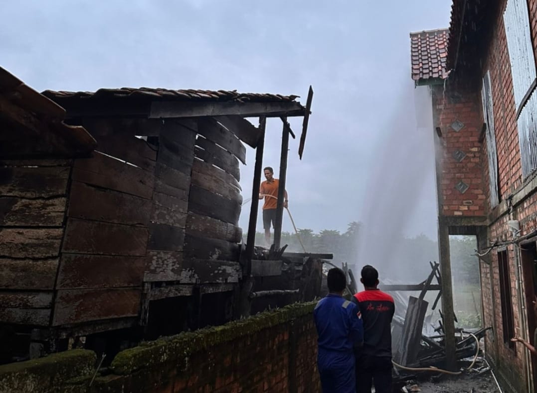 Tragedi saat Fajar, Rumah Kayu di Muba Hangus, Kerugian Rp 100 Juta!