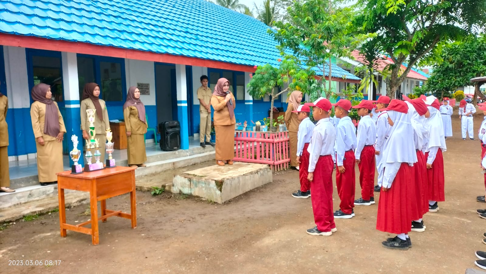 Moment Upacara, SDN 6 Muara Pinang Lakukan Ini