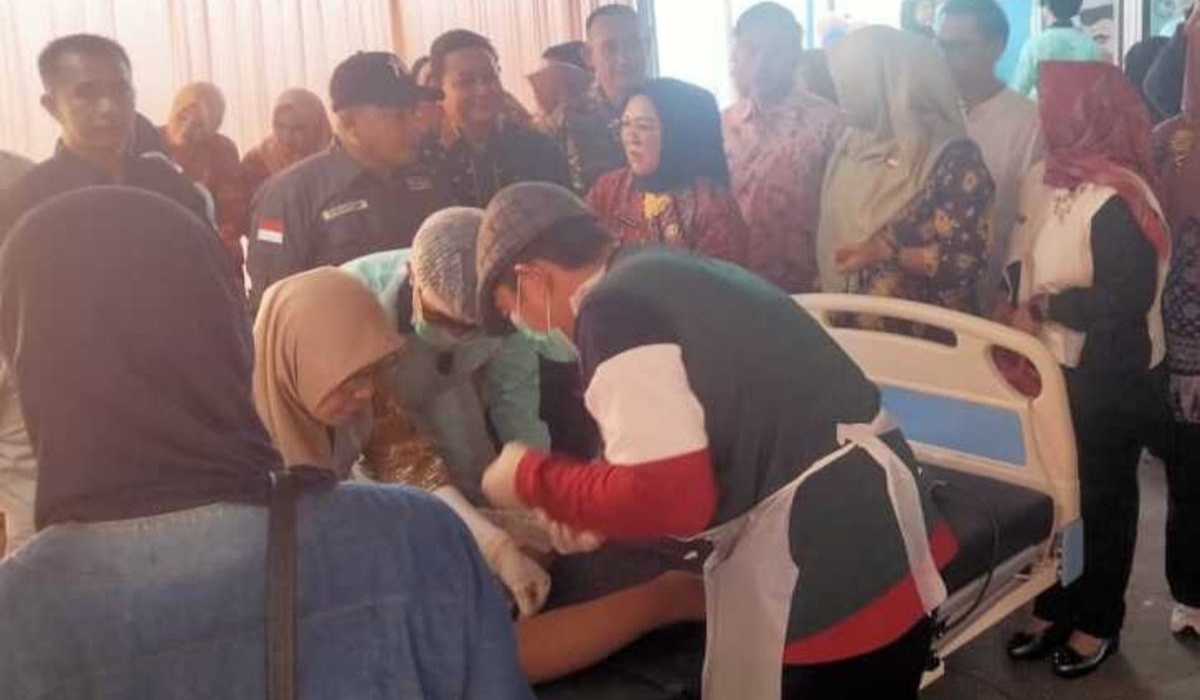 Dinkes Empat Lawang - FK Unsri Kolab Bersama 'Potong Burung' 120 Anak di Muara Pinang