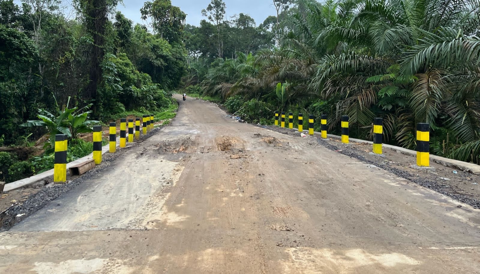 Baru Dibangun, Jembatan di Sungai Keruh Muba Sudah Rusak, Warga Kecewa