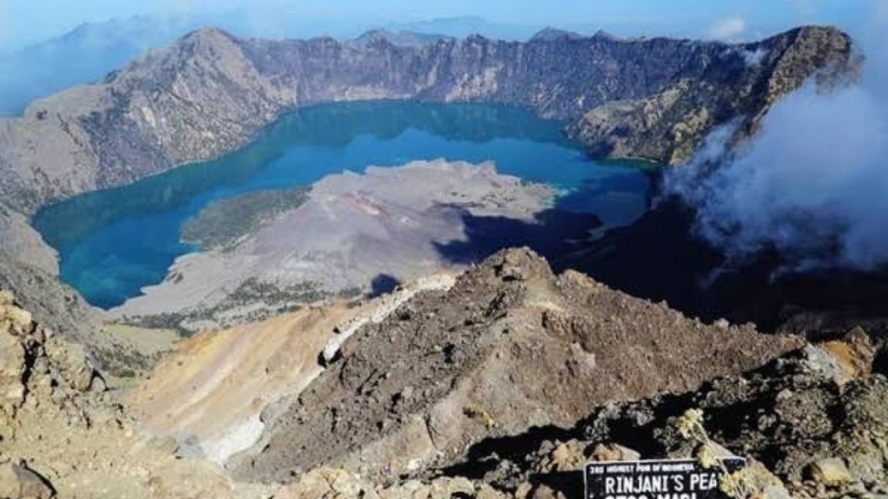 Larangan Berpikiran Negatif di Gunung Rinjani, Mitos dan Kebijaksanaan