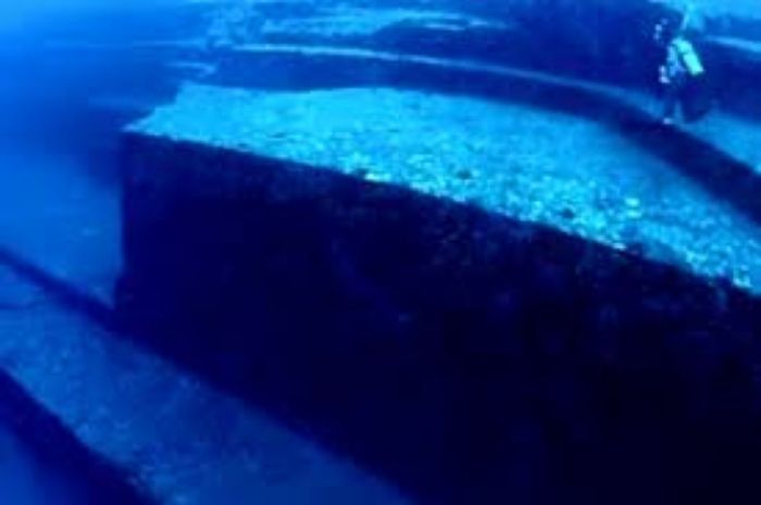 Misteri Tembok Raksasa di Dasar Laut Papua: Eksplorasi dan Teori Terkait