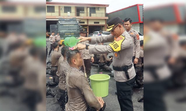 Kapolres Lahat Pimpin Tradisi Pembaretan Bintara Remaja Angkatan 51 dan 52