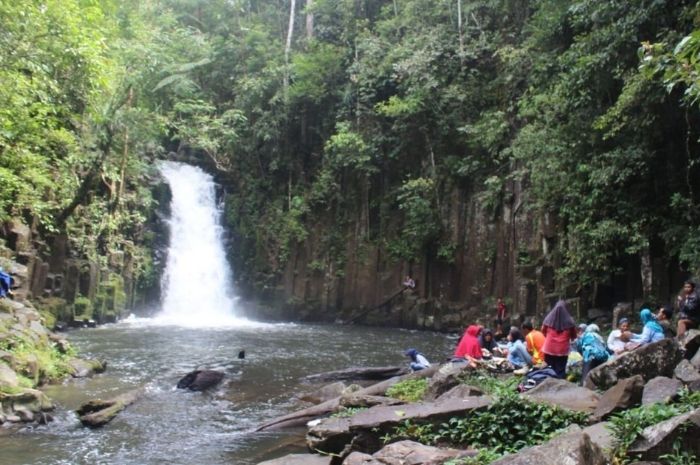 Misteri Air Terjun Batu Betiang, Selain Keindahan, Juga Simpan Legenda Unik