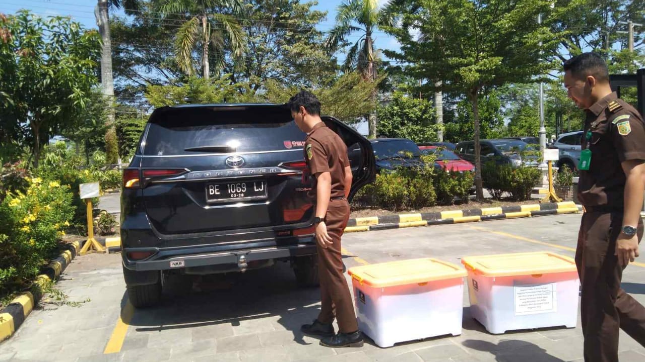 Terkait Kasus ini, Penggeladahan Kantor Perkim, Tim Sita 2 Box Dokumen