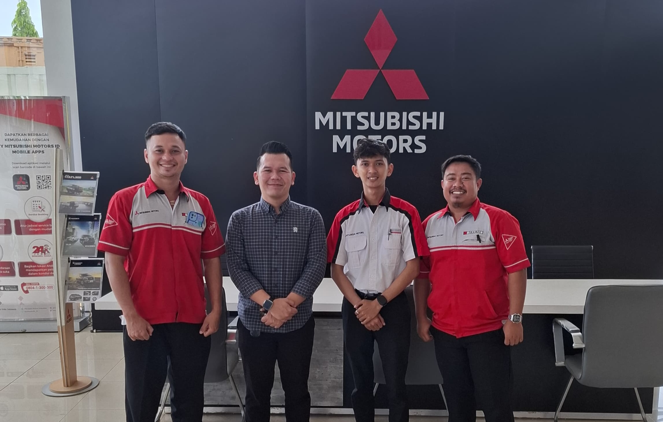 Empat Guru Produktif TSM dan TKR Rampungkan Program Magang Industri di Astra Honda Motor dan Mitsubishi 
