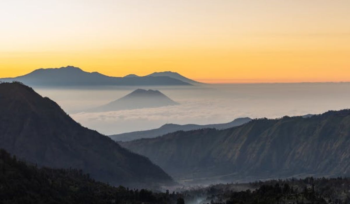 Mitos Harta Karun Terkutuk Dewi Rengganis dalam Pendakian ke Puncak Argopuro 