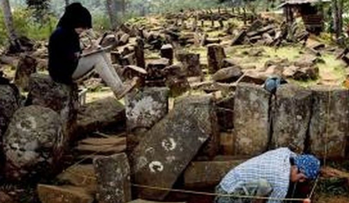 Ada Kemajuan, Penemuan Makam Kuno di Gunung Padang, Menyingkap Tabir Sejarah Masa Lalu