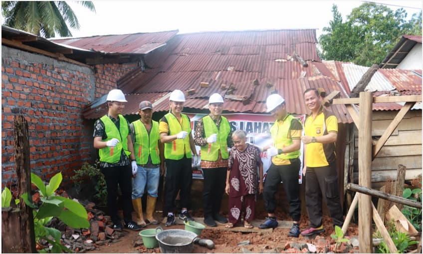 Polres Lahat Laksanakan Program Bedah Rumah untuk Warga Kurang Mampu