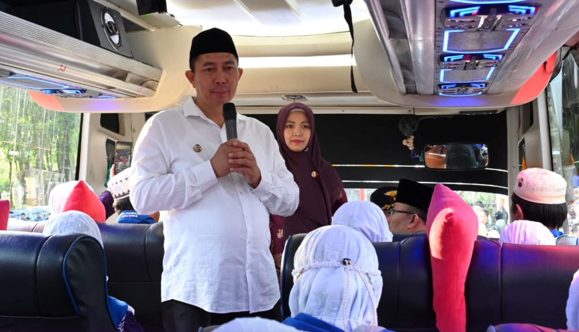 Wali Kota Pagaralam Resmi Lepas 137 Calon Jamaah Haji, Suasana Haru Iringi Keberangkatan