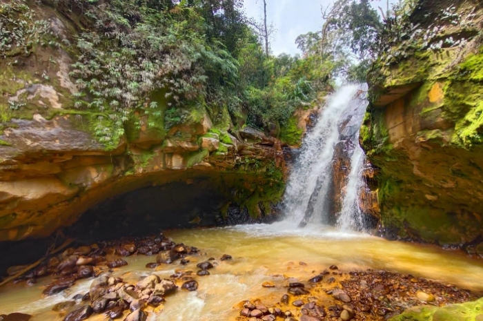 Pesona Alam Tersembunyi, Keindahan Air Terjun Bayau Goa di Kabupaten Empat Lawang