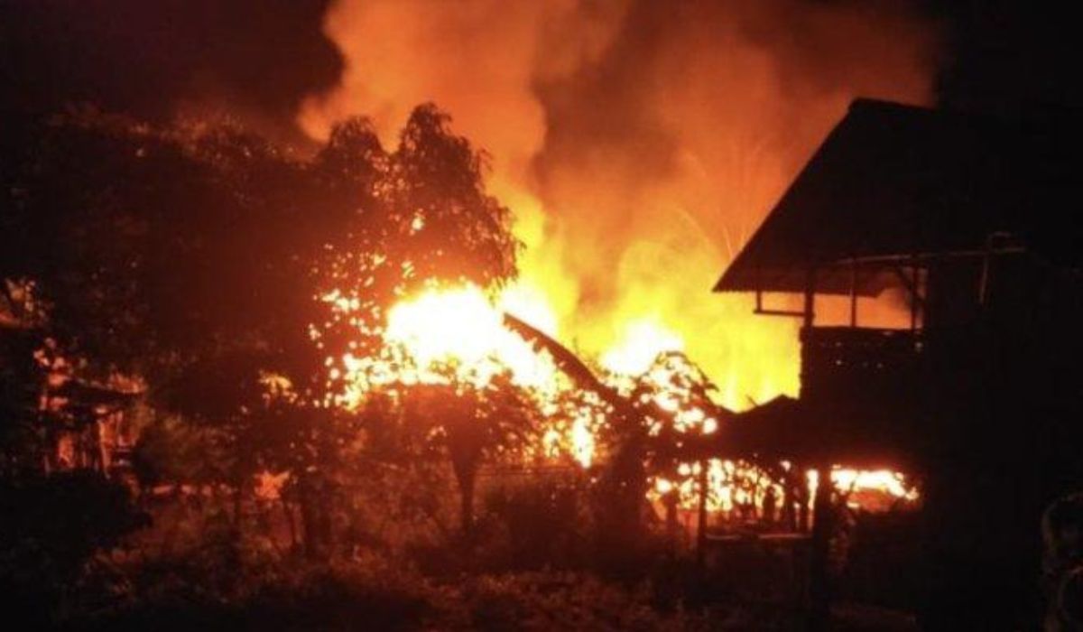 Kebakaran Hebat di Dusun Tunggul Hitam, Tiga Rumah Habis Terbakar