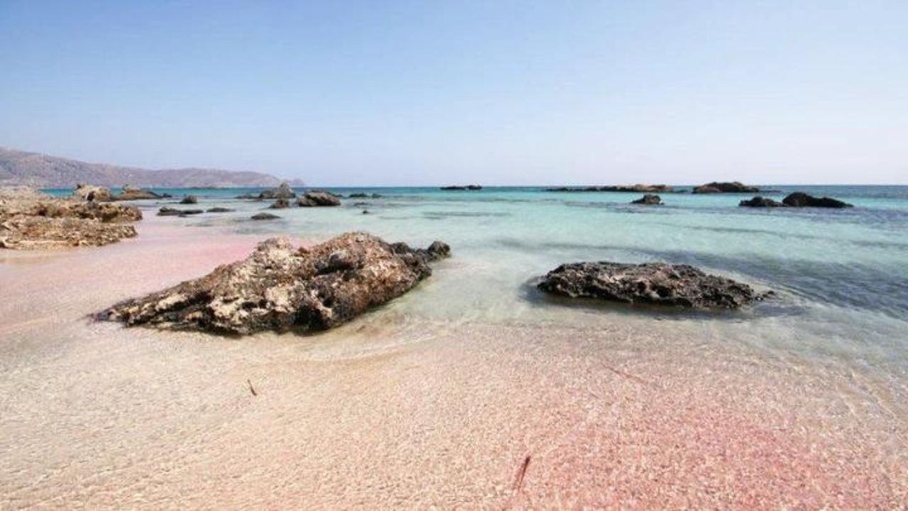 Pantai Pink Sands di Harbour Island, Bahama: Keindahan Pasir Merah Muda yang Memukau