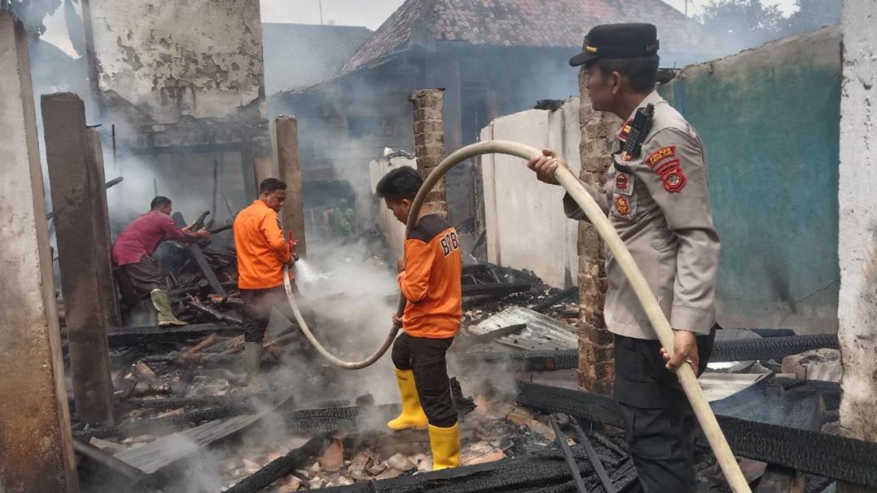 Duh Kasihan!!, Rumah Mantan Kades Ludes Tinggal Puing-puingnya Saja