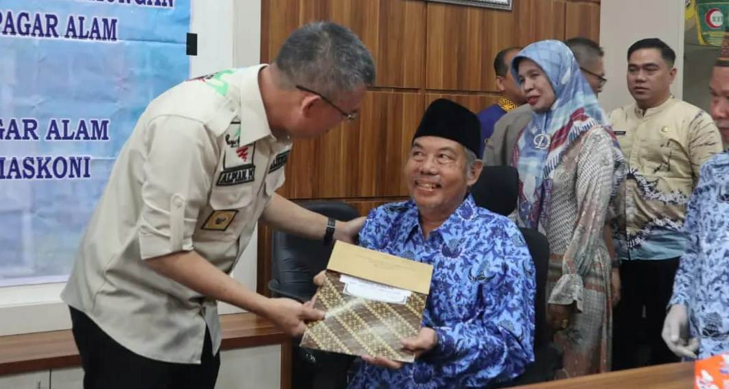 Delapan ASN Pagar Alam Purna Tugas, Ini Pesan Walikota  