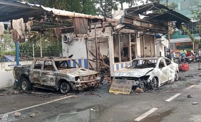 Kantor Samsat Dibakar, Massa Tak Dikenal Serang Fasilitas Polisi di Palembang