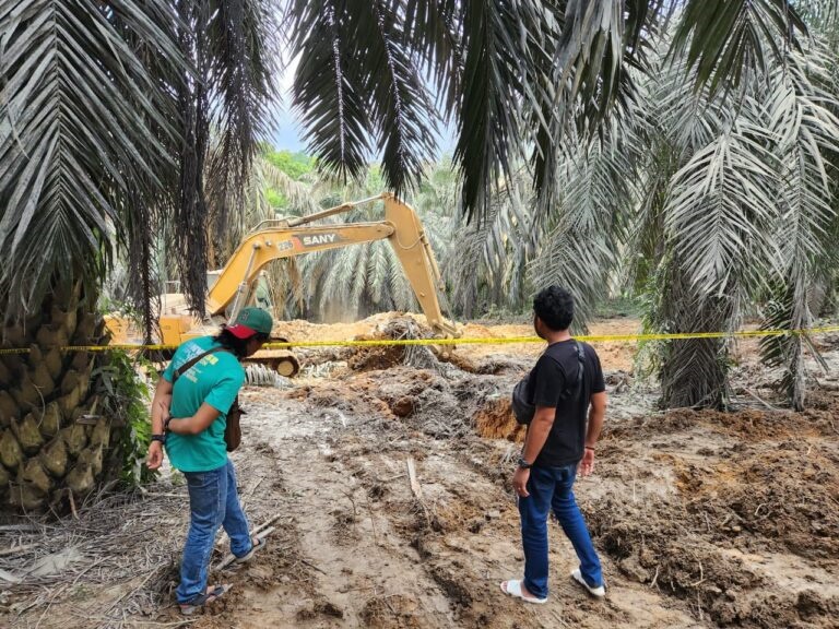 Semburan Air Gegerkan Warga Kaliberau, Diduga Akibat Sumur Minyak Ilegal