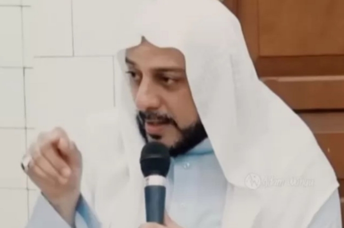Mengampuni Dosa Besar, Amalan Saat Mendengar Adzan Menurut Syekh Ali Jaber