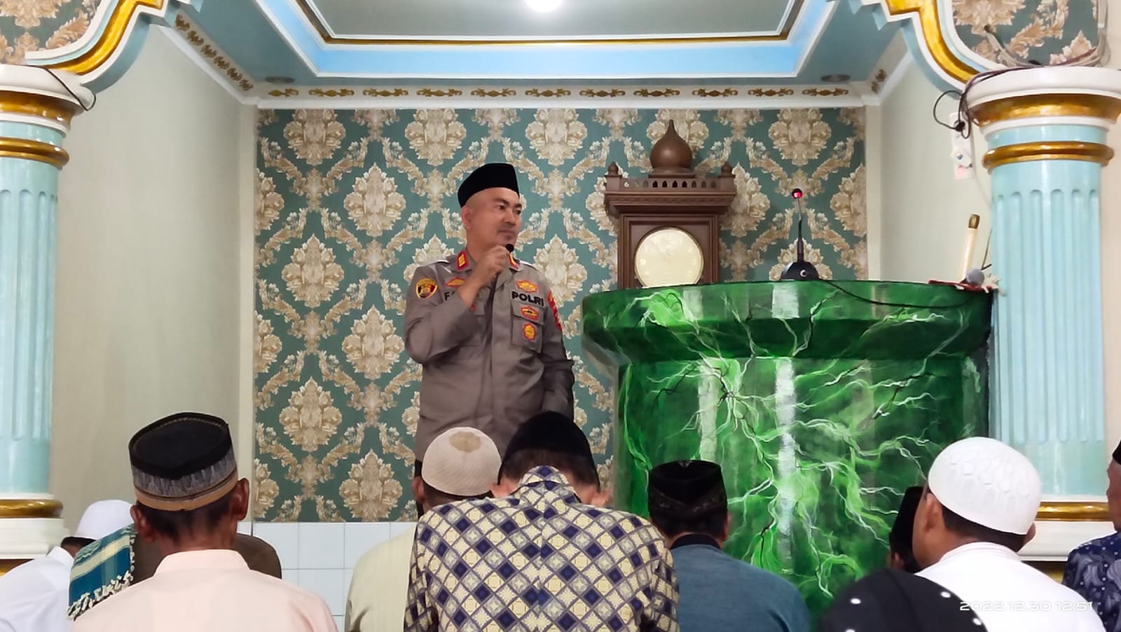 Jum'at Curhat ala Kapolsek, Datangi Masjid Tinggalkan Nomor Handphone