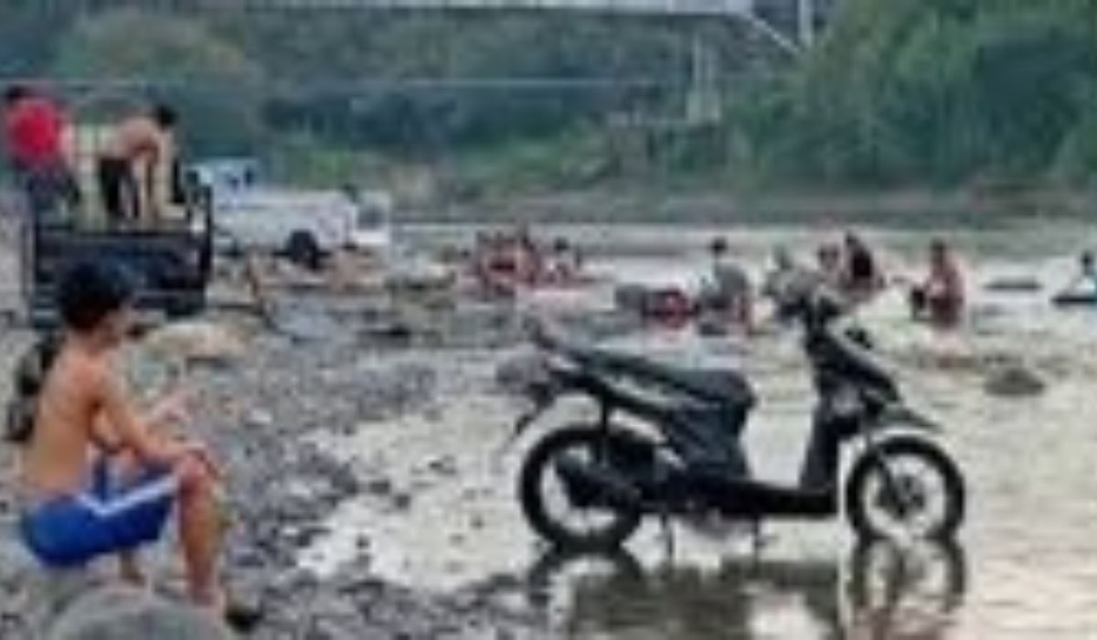Dampak Kelangkaan Air di Tebing Tinggi Kabupaten Empat Lawang Warga Terpaksa Turun Ke Sungai Musi 