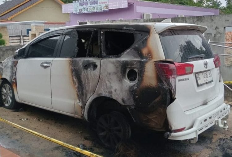 Dugaan Aksi Teror Menyasar Advokat! Mobil di Depan Rumah Tiba-tiba Terbakar