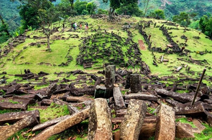 Gunung Padang: Mengungkap Misteri Tebing Tersembunyi, Harta Karun Arkeologi Kuno yang Menakjubkan!