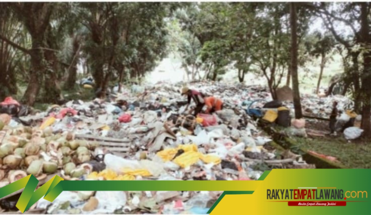 Tumpukan Sampah Menghiasi TPA Bukit Kecil UPTD Persampahan: Alat Berat Rusak