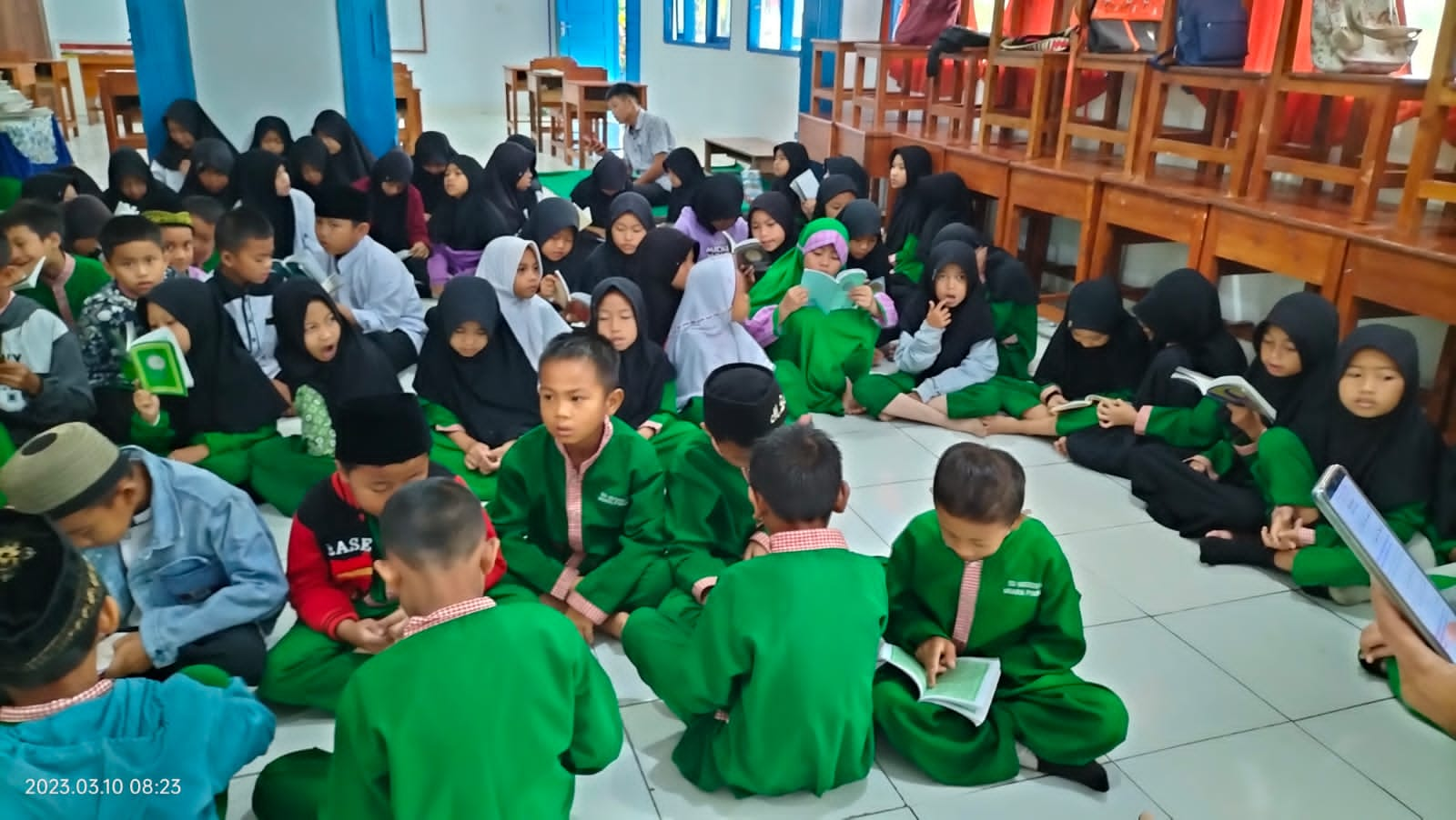 Hujan, Sekolah Ini Tetap Lakukan Kegiatan Sekolah