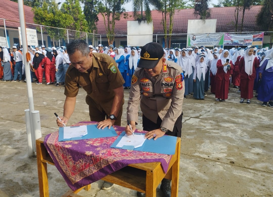 Polsek - SMK Sepakat Tandatangani MoU