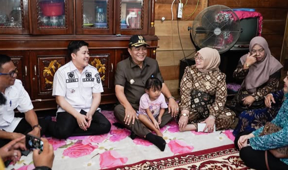 Bupati Muba Kunjungi Bocah Penderita Jantung Bocor, Berikan Bantuan dan Doa