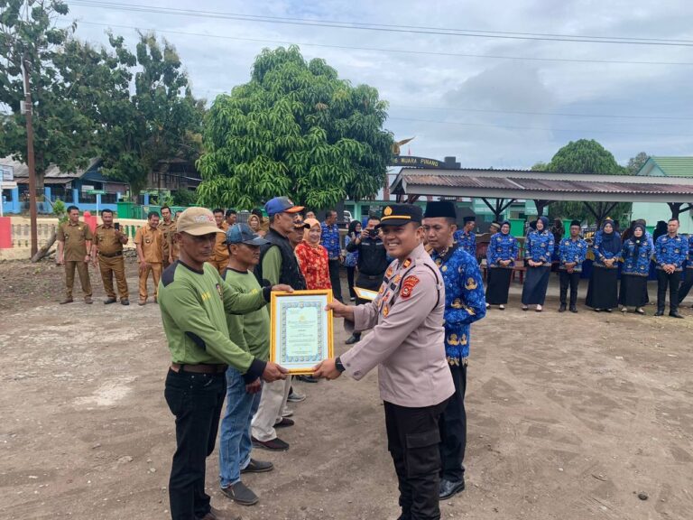 Puluhan Anggota Pol PP Desa Diganjar Penghargaan, Ini Gara-garanya