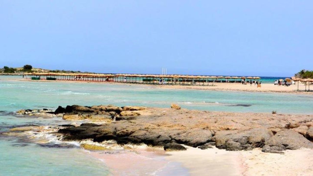 Menjelajahi Keindahan Pantai Elafonissi di Kreta, Yunani